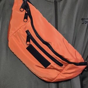 Steve Madden Bplazza Orange Travel Sling BagStyle Number
CEF61